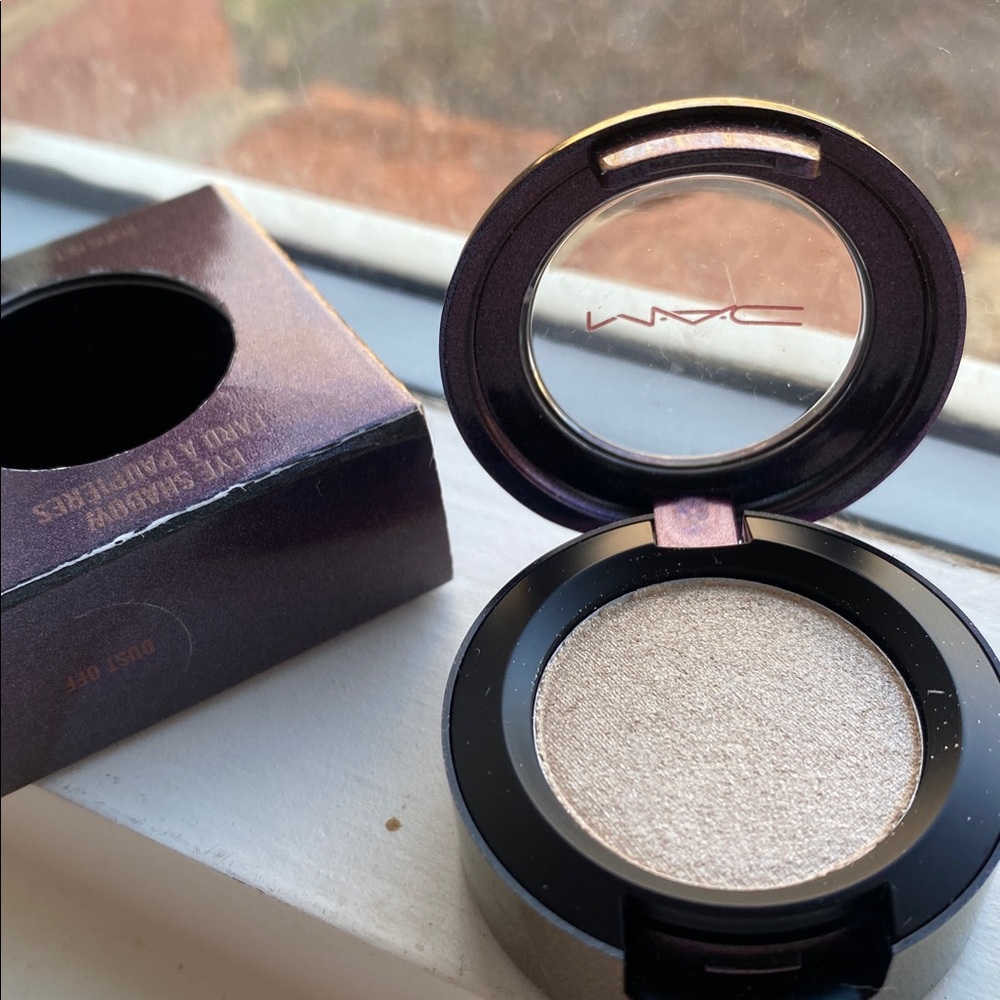 MAC cosmetics Dust Off frost eye shadow